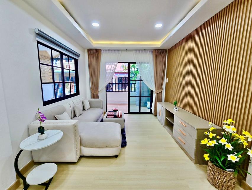 หมู่บ้านวรารักษ์ เลียบคลองสอง 27 5