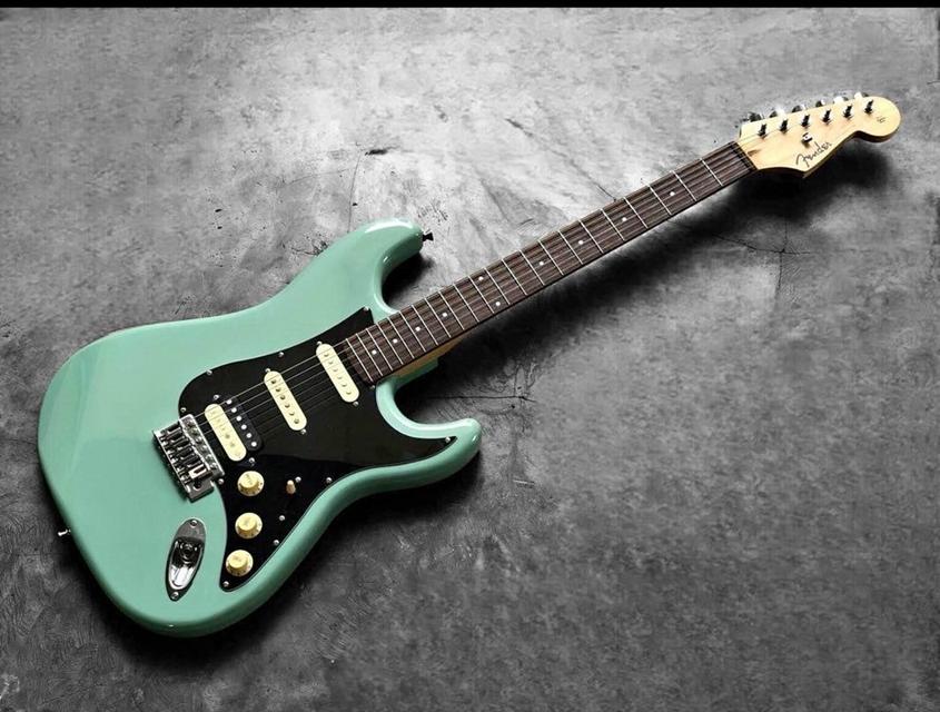 กีตาร์ไฟฟ้า stratocaster 1