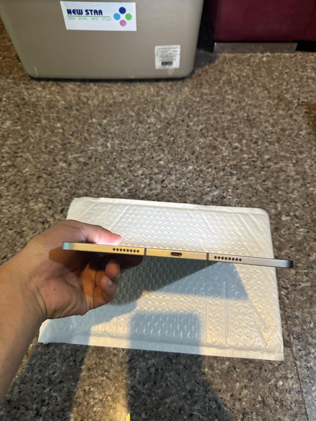 ขายๆๆๆถูกๆๆiPadPro11นิ้ว M2 สีหายากSilver 256กิ๊กWifi Celluer ใส่ซิมได้สูนTrueสภาพสวยๆเครื่องใช้งานดีทุกๆฟังชั่นเครื่องรีสโตได้ตลอดไม่มีติดไอคราว Mode