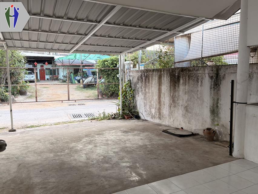 บ้าน ให้เช่า ใกล้หาดจอมเทียน 8000 บาท ห้องมุม • ทาวเฮ้าส์ห้องมุม ขนาด 40 ตารางเมตร • กั้น 2 โซน มีโซนทำอาหารด้านนอก • บ้านเปล่า ไม่มีเฟอร์นิเจอร์ • 3