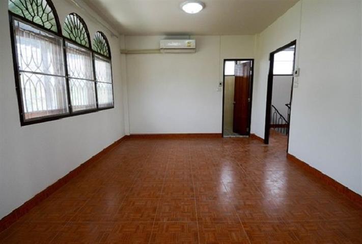 ให้เช่าบ้านเดี่ยว2ชั้น60ตร.วย่านโชคชัย4ลาดพร้าวลาดพร้าววังหินเสนานิคม เหมาะอยู่อาศัยและทำโฮมออฟฟิศใกล้MRTโชคชัย4ที่จอดรถ 5 คัน 6