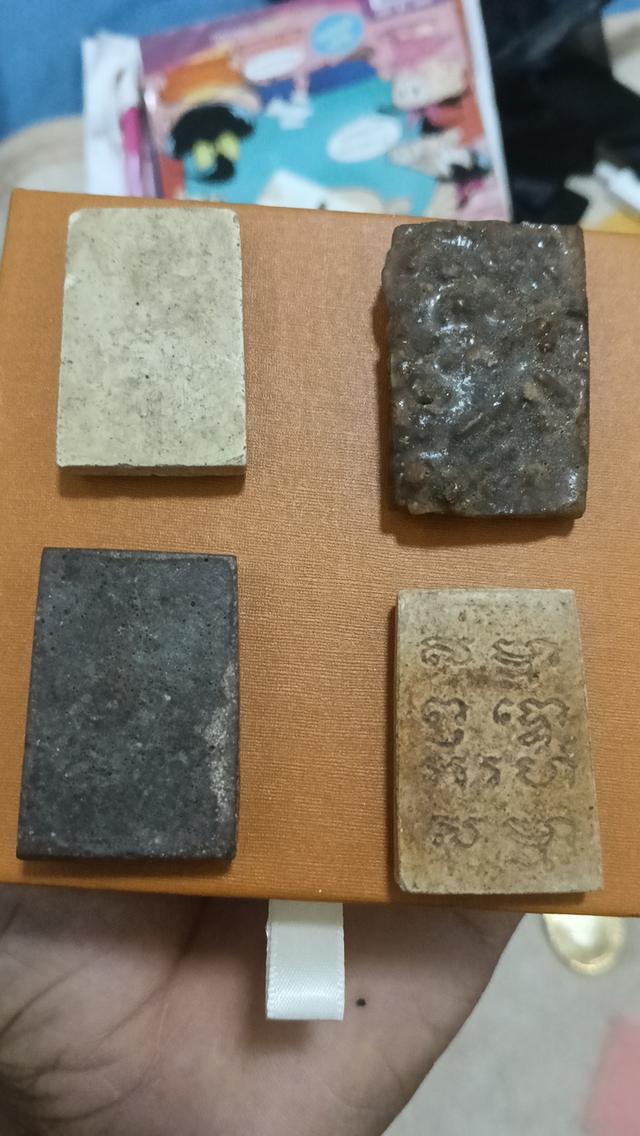 พระสมเด็จ สี่รุ่น สี่แบบ เก่าๆ รูปที่ 2