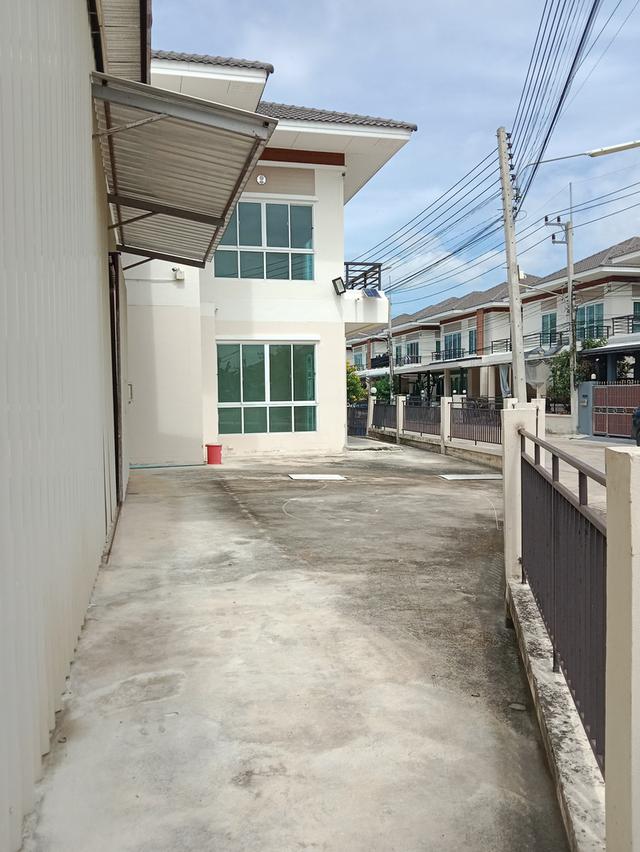 บ้านเดี่ยว พร้อมโกดัง 2