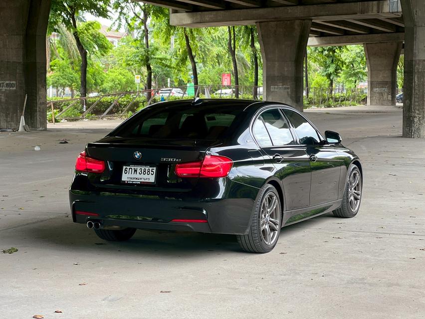 BMW 330E Year 2017 4