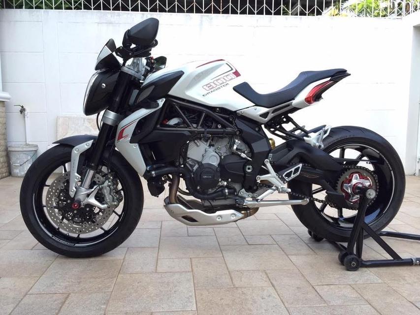 ปล่อย MV Agusta Dragster 800 6