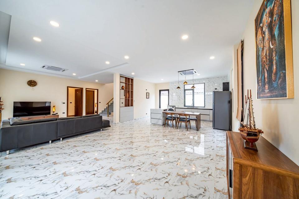Pool villa style modern South Pattaya 19.9 million  8