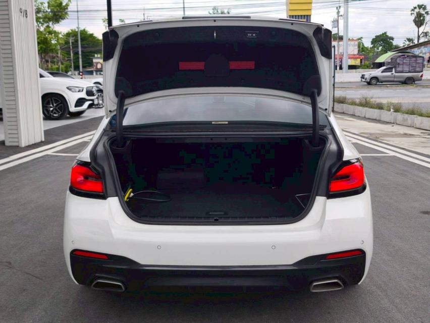 รหัสรถ KPV53 2022 BMW 530e 2.0 LCI Msport 17