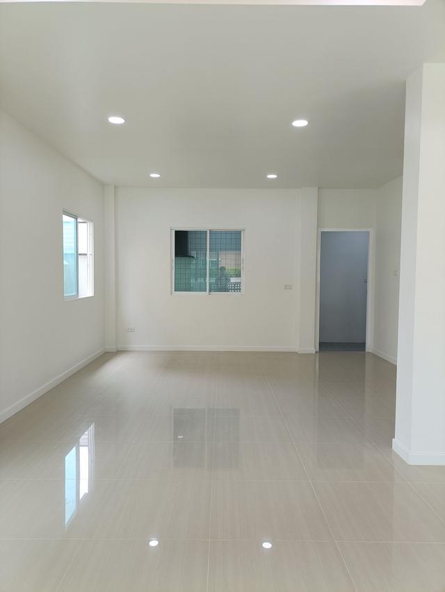 บ้านแฝดลำลูกกาคลอง 3 หมู่บ้านวราภิรมย์ 2 นัดชมบ้าน 085-318-6868 คุณวา 8