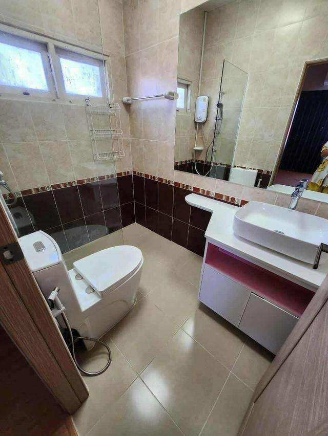 🏡 บ้านเดี่ยวสองชั้นในโครงการ ใกล้ตลาด ห้างสรรพสินค้า โรงพยาบาล #เมืองเชียงใหม่ ราคาเพียง 25,000 บาท/เดือน ✨ 清迈双层独栋别墅出租 2 卧室 3 卫生间 – 租金 25,000 泰铢/月 ✨ 15