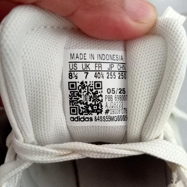 รองเท้าผ้าใบ.adidas. สภาพดี