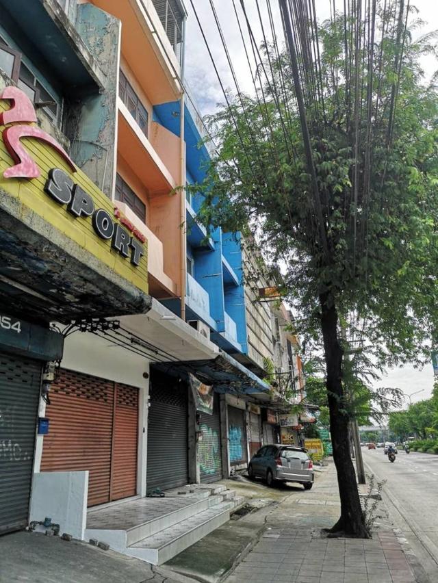 ขายอาคารพาณิชย์ 3 ชั้นครึ่ง พร้อมดาดฟ้า ขนาด 24.3 ตร.วา  ตึกแถว ริมถนนนวมินทร์ ใกล้โรงเรียนโสมาภา ( นวมินทร์ ) 12