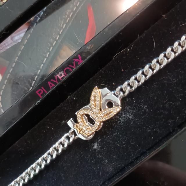สร้อนข้อมือ playboy แท้