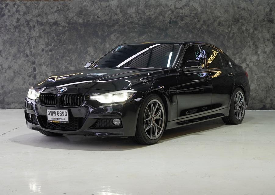 รหัสรถ JRS6693 🚘 BMW 330e M Sport (LCI) รถปี 2017