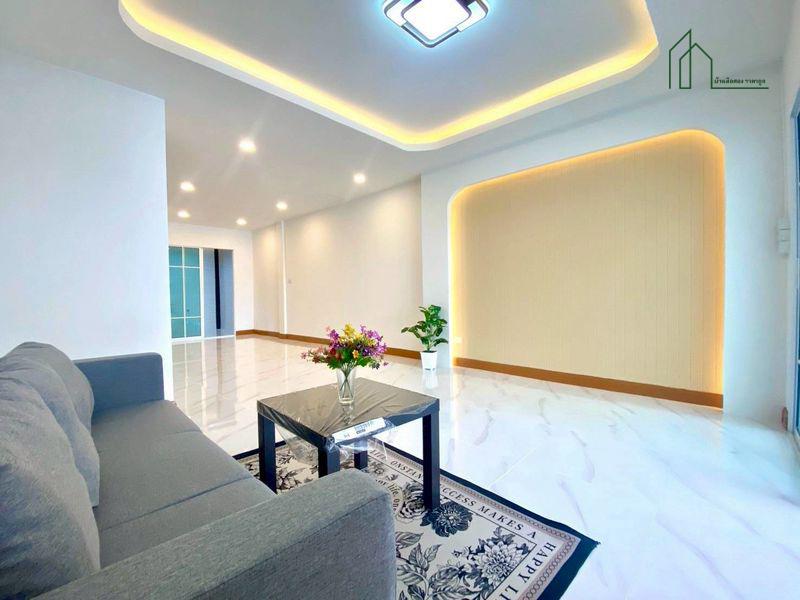 ทาวน์เฮาส์ รีโนเวทใหม่ หมู่บ้านปิยวรารมย์ ถนนบ้านกล้วย-ไทรน้อย ฟรีโอน
