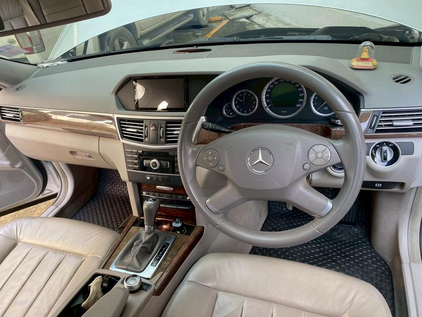 รถยนต์ Mercedes Benz รุ่น E 200 CGI BE ปี 2011 สีเทา 10