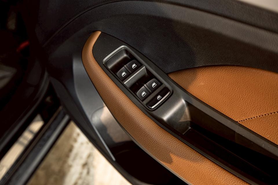 MG ZS 1.5 D ปี 2019 สีดำ มือเดียวป้ายแดง 18