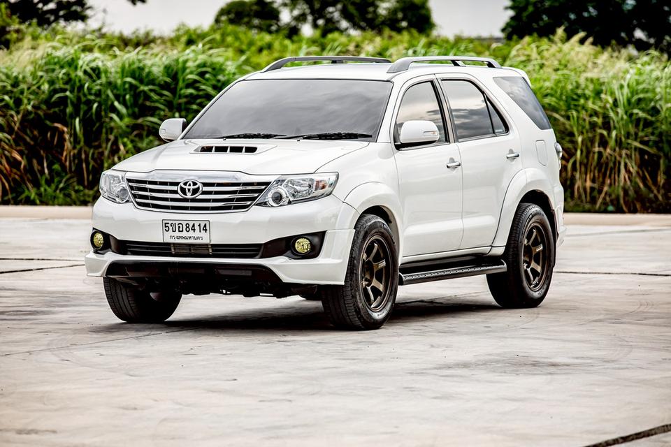 TOYOTA FORTUNER 3.0V สีขาว ปี 2013 ของแต่งหลายแสน  1
