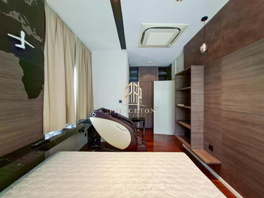 Grand Bangkok Boulevard Rama 9 A luxurious corner home located on New Krungthep Kreetha Road 17