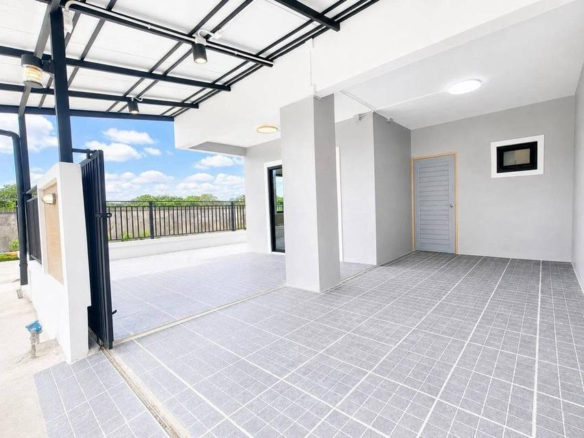 หมู่บ้านพฤกษา3  ถนนวัดลาดปลาดุก บางบัวทอง ทาวน์เฮาส์ 2 ชั้น  หลังมุม ตกแต่งใหม่พร้อมอยู่ มีพื้นที่ด้านข้าง โปร่ง โล่ง รับลมดี บรรยากาศดี 2