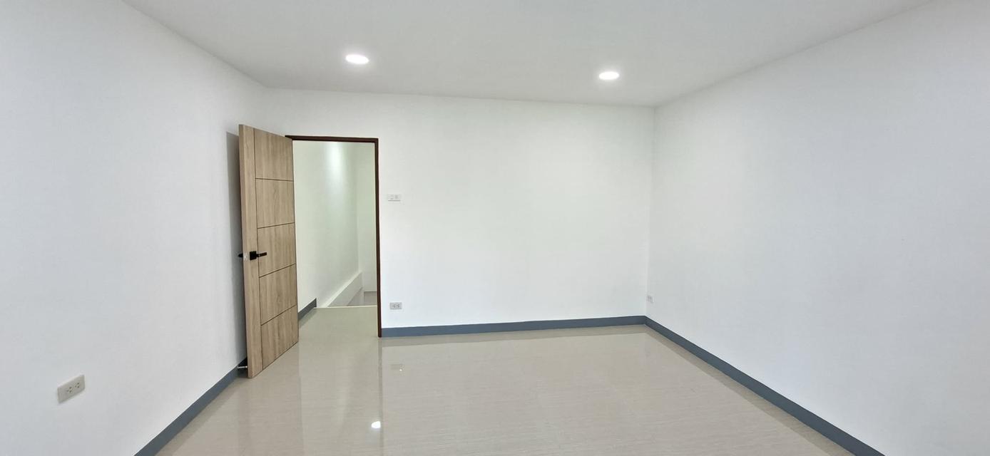 ทาวน์เฮ้าส์ ซอยรามอินทรา46 หมู่บ้าน บก.ทหารสูงสุด รีโนเวทใหม่ พร้อมอยู่ ทำเลดีใกล้รถไฟฟ้า 8