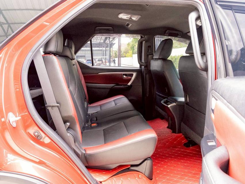 Toyota Fortuner 2.4 Legender 4WD ปีจด 2022 12