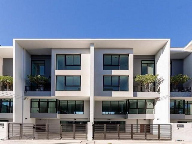 ให้เช่าโฮมออฟฟิศ 4ชั้น ซอยพหลโยธิน50 โครงการ 128 Possible Private Home Office ใกล้ BTS สายหยุด มี 2อาคารให้เลือกเช่า 1