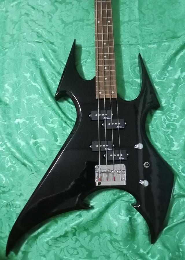 ขาย Bass BC.Rich ทรง Warrior