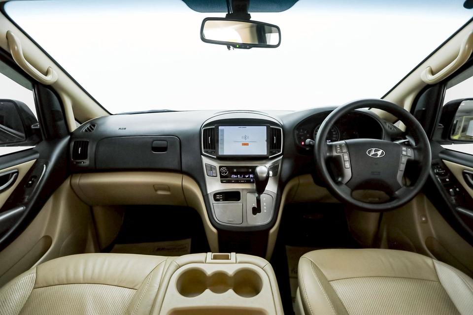 HYUNDAI H1 2.5 DELUXE AT 2017รถตู้ VIP 11 ที่นั่ง นั่งสบาย เดินทางทั้งครอบครัว รูปที่ 7