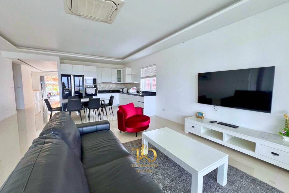 FOR RENT  3 Bedrooms 3 Bathrooms 7