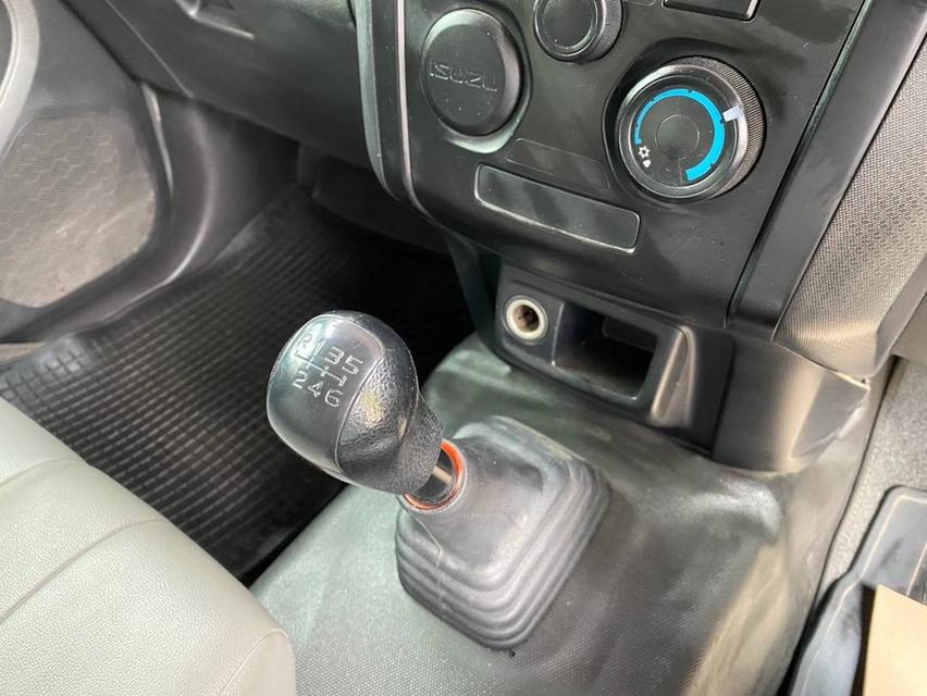 ISUZU D-MAX SPARK ตู้ทึบ ดีเซล ปี2019 เครื่อง1.9cc. เกียร์ธรรมดา -รถไมล์แท้100%คะ