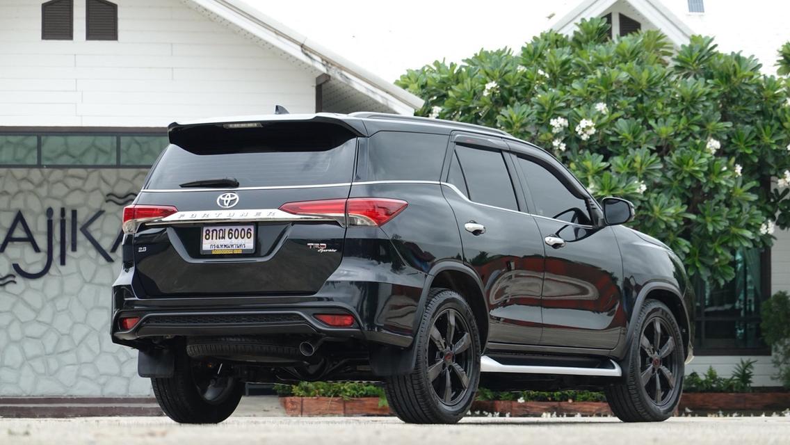 Toyota Fortuner 2.8 TRD Sportivo 2WD 2018 สีดำ 16