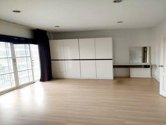 ขายทาวน์เฮ้าส์ 2 ชั้น ย่านซอยมิสทีน โครงการ เนอวานา คลัสเตอร์ รามคำแหง-ราษฏร์พัฒนา ซอยรามคำแหง160 ถนนราษฎร์พัฒนา เขตสะพานสูง 13