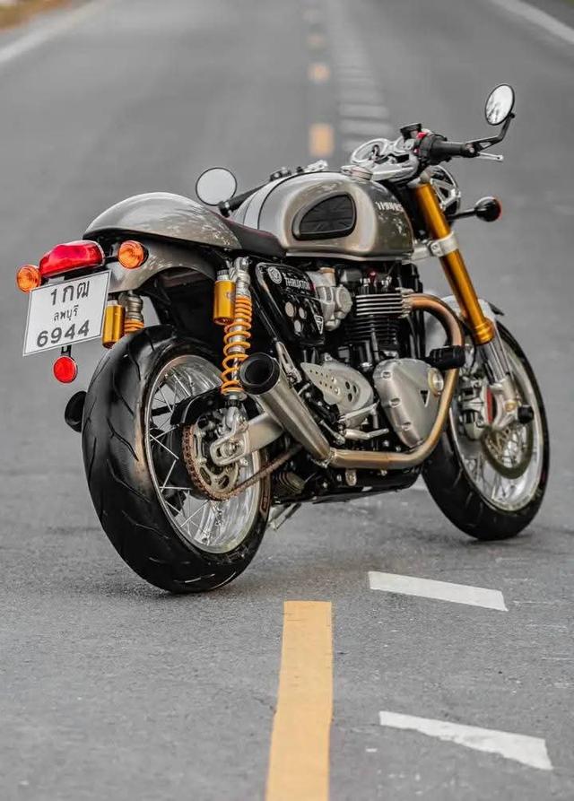 รถสวยพร้อมใช้งาน  Triumph Thruxton R 3