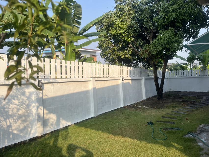 New Renovate Townhouse ร่มเกล้า ซอย 6 แปลงหัวมุม 34 ตรว 2 ห้องนอน 2 ห้องน้ำ 2 ที่จอดรถ  2.35 ลบ 17