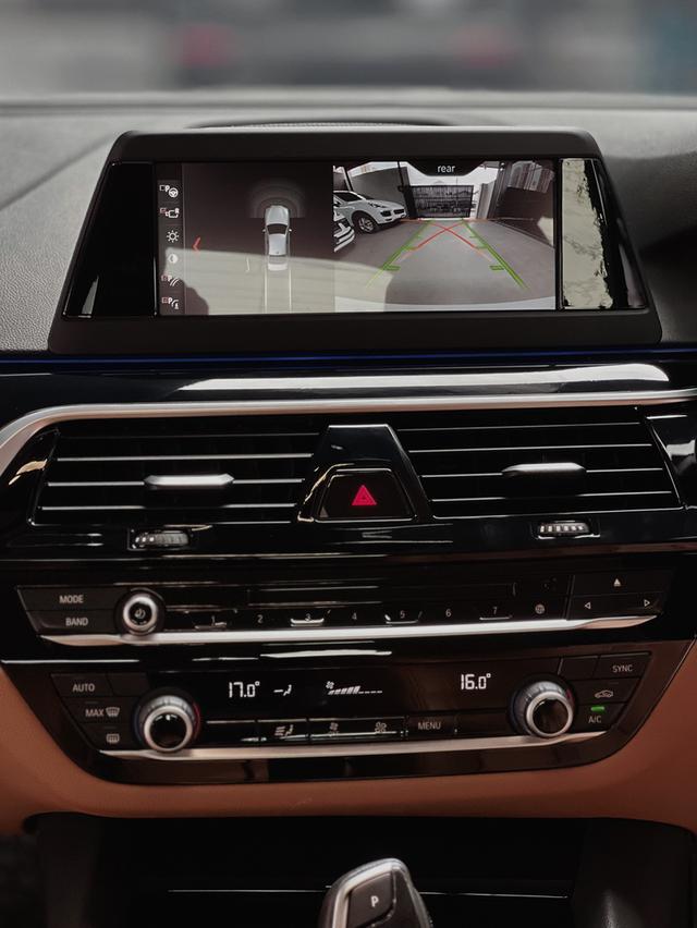 BMW 530e Elite 6
