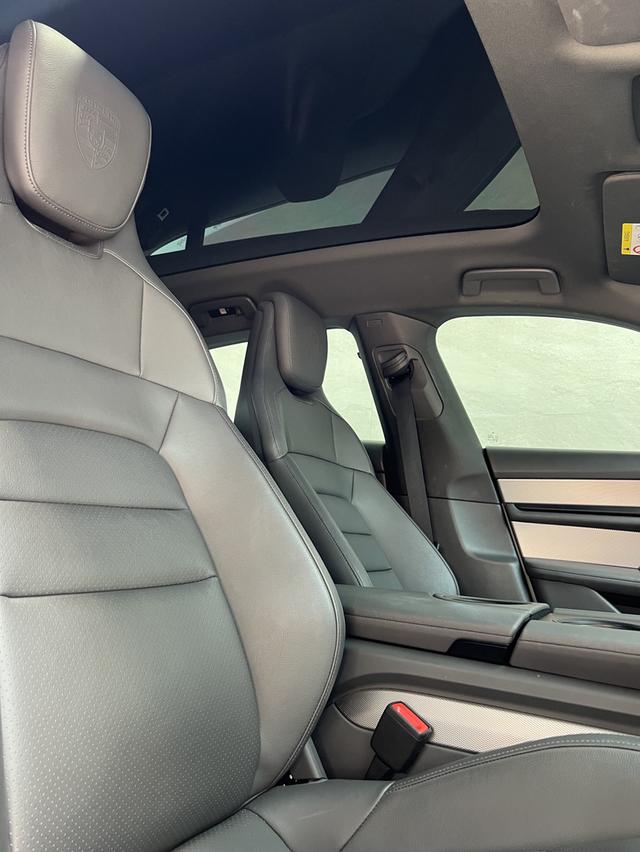 Porsche Taycan 4s 6
