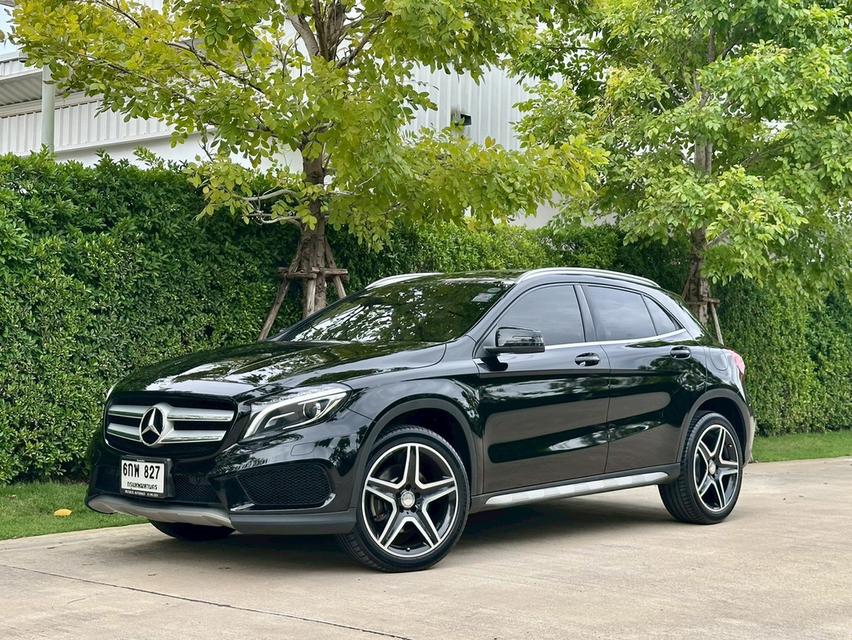 BENZ GLA250 AMG Dynamic 2017จด18 รถบ้านมือเดียวป้ายแดง สีเดิมทั้งคัน เข้าศูนย์ตลอด ใบเสร็จครบทุกระยะ