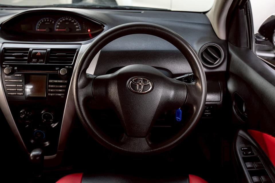 Toyota Vios 1.5E ปี 2010  เกียร์ออโต้ สีขาว   14