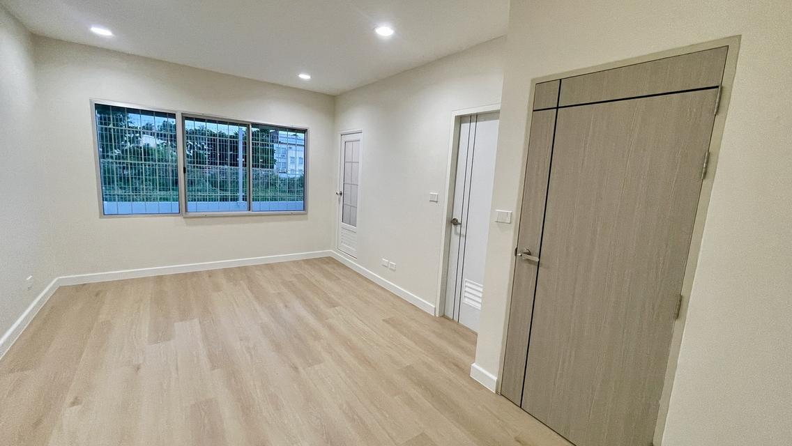 ทาวน์เฮาส์  กรุงเทพ กรีฑา7 17