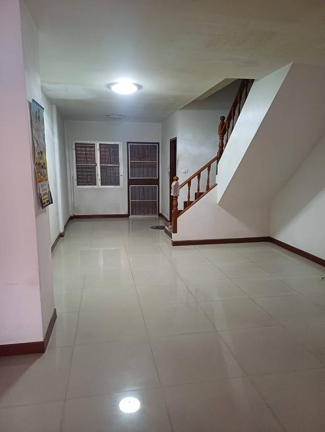 ทาวส์เฮ้าส์ทำเลทอง ติดถนน มีตลาด เดินทางสะดวก 5