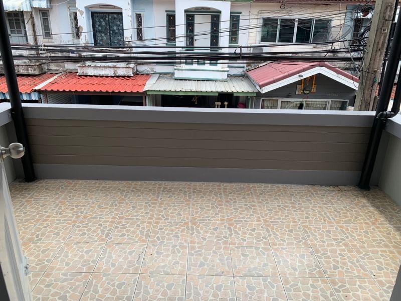 🔥 ขายด่วน! ทาวน์เฮ้าส์ 2 ชั้น รีโนเวทใหม่ มีเทอเรสชั้น 2 ฟรีดาวน์ ฟรีมิเตอร์น้ำ-ไฟ หมู่บ้านเคซี รามอินทรา 1 หทัยราษฎร์ 39 เพียง 1.58 ล้าน! 🔥 18