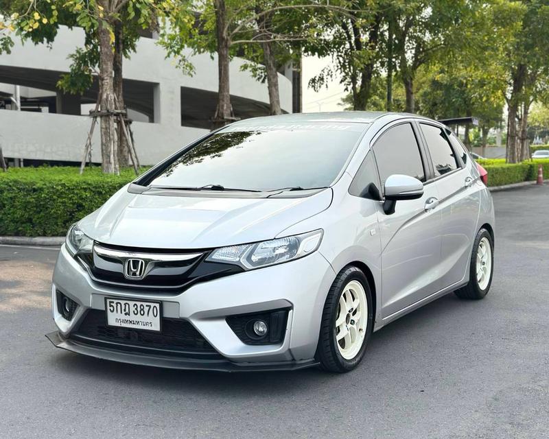 Honda Jazz GK 1.5S เกียร์ Auto สีบอร์นเทา ปี 2016