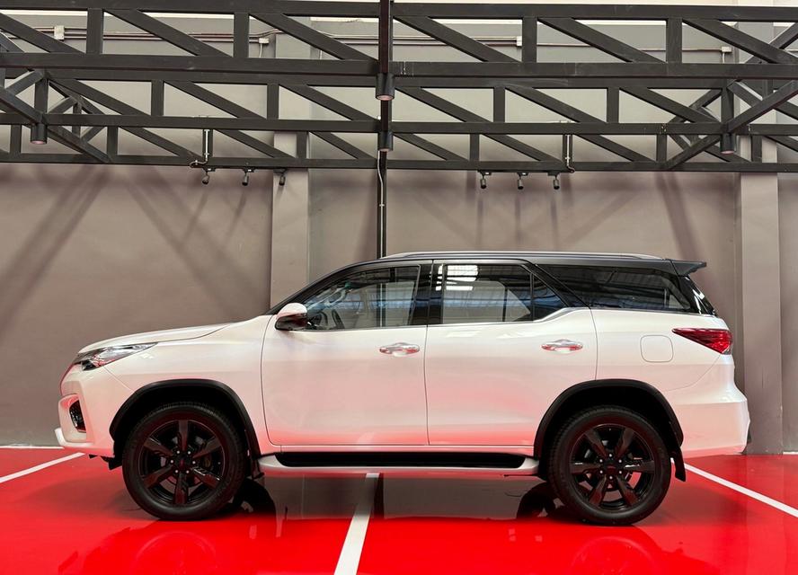 2019 TOYOTA FORTUNER TRD รถมือเดียวออกป้ายแดง รถวิ่งน้อย ประวัติศูนย์ครบ ไม่เคยมีอุบัติเหตุครับ