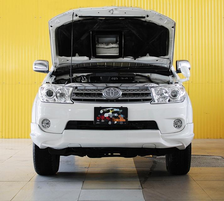 2007 Toyota Fortuner 3.0 TRD 4WD AT สีขาว รูปย่อยที่ 2