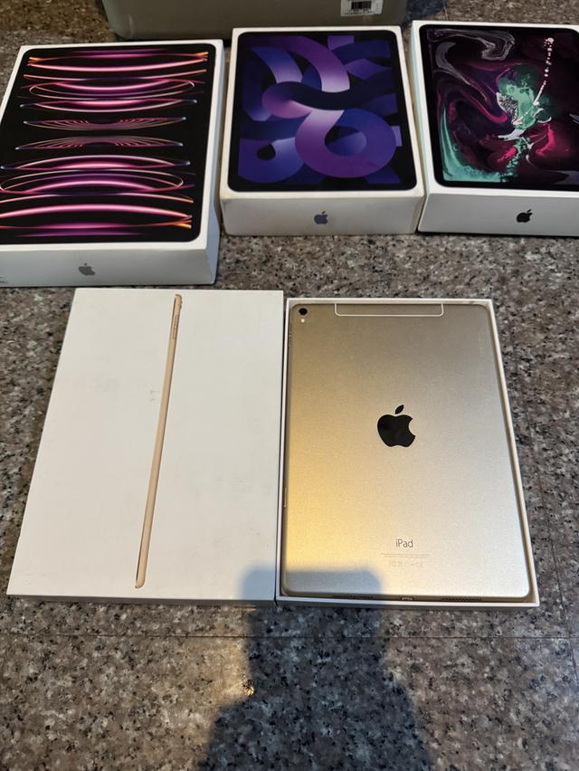 ขายๆๆๆถูกๆๆiPadPro9.7สีGold32กิ๊กWifi Celluer ใส่ซิมได้มีกล่องอีมี่ตรงใช้งานดีทุกๆฟังชั่นสูนTrueทุกๆฟังชั่นรีสโตได้ตลอดไม่มีติดไอคราว Model TH/A สภา 2