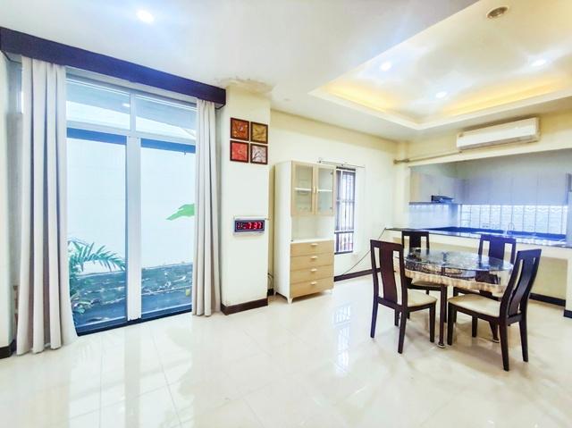 ตลาดไท 3กม. ม.ธรรมศาสตร์ รังสิต 1.1 กม. 34 ตร.วา. 254ตร.ม. 2-3นอน หลังริม ใหญ่ พร้อมเฟอร์ฯ แอร์ใหม่ BRT ม.ศูนย์รังสิต ให 3