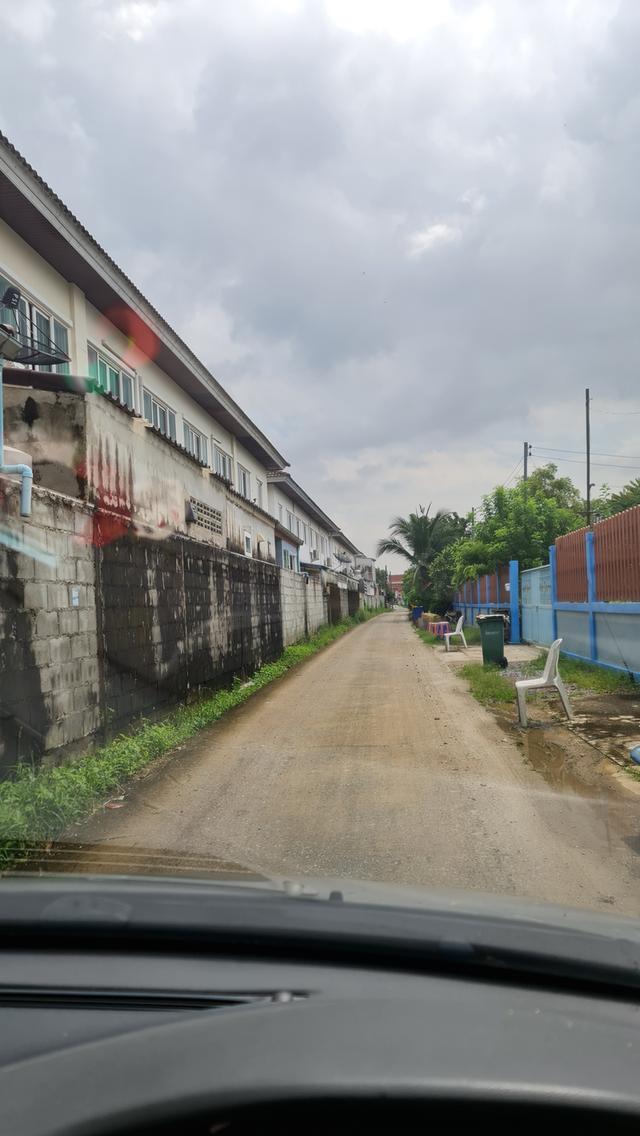 [ขายด่วน] ที่ดินแปลงใหญ่ 498 ตร.ว. พร้อมบ้านหลังใหญ่ ติดคลอง บรรยากาศร่มรื่น ย่านบางกรวย 11