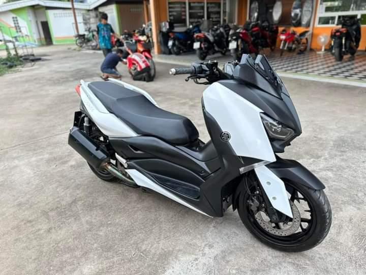 Yamaha Xmax ขาวดำ 3