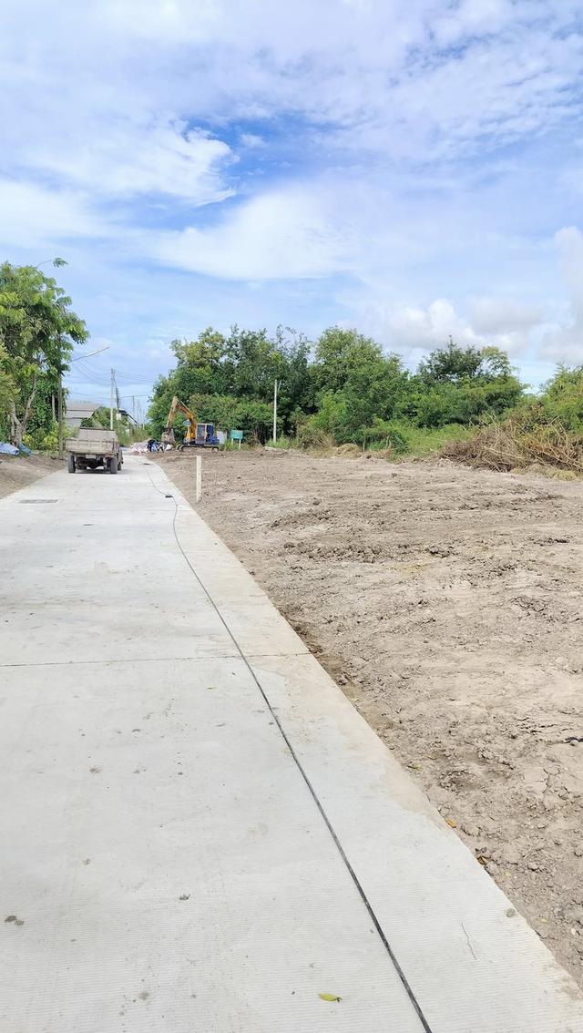 ขายที่ดินมาบโป่ง 300 ตรว. ถมแล้ว ใกล้ถนนเส้นชบ.3023-400เมตร อ.พานทอง ชลบุรี