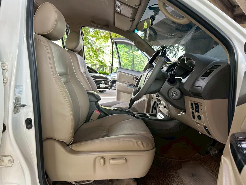 ขายรถ Toyota Fortuner 2.7V ปี 2012 สีขาว เกียร์ออโต้ 9